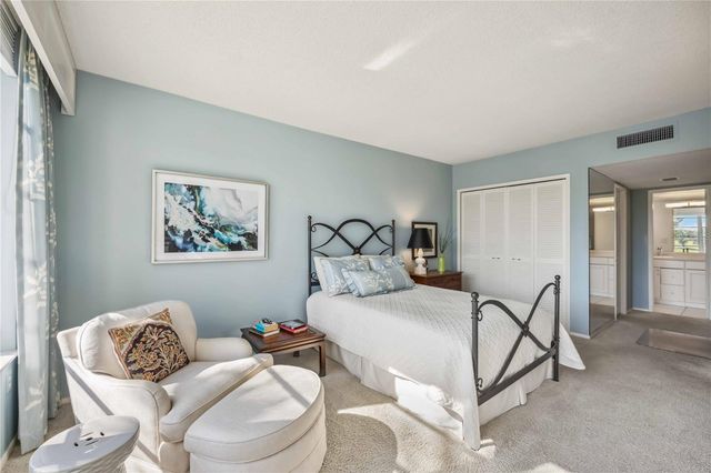 7461 W COUNTRY CLUB DRIVE N 207, Sarasota, FL 34243