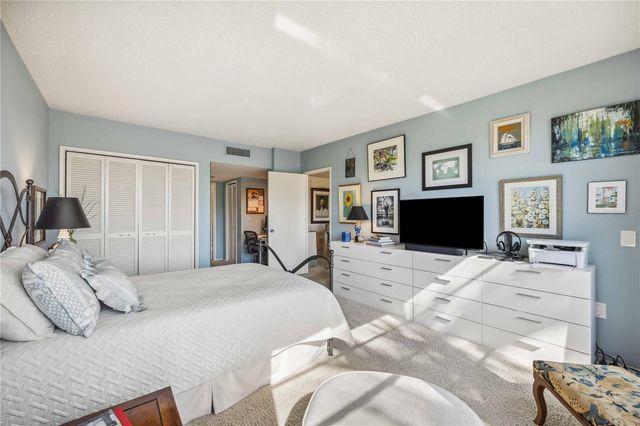 7461 W COUNTRY CLUB DRIVE N 207, Sarasota, FL 34243