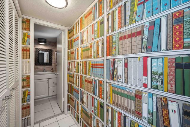 7461 W COUNTRY CLUB DRIVE N 207, Sarasota, FL 34243