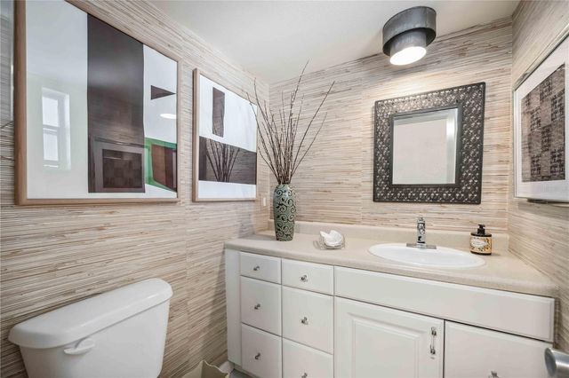 7461 W COUNTRY CLUB DRIVE N 207, Sarasota, FL 34243