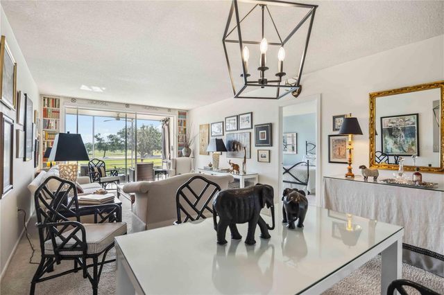 7461 W COUNTRY CLUB DRIVE N 207, Sarasota, FL 34243