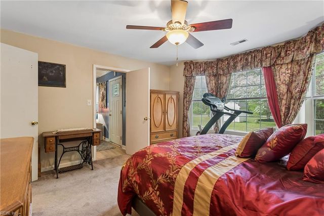 3677 Buckeye LN, Hayes, VA 23072