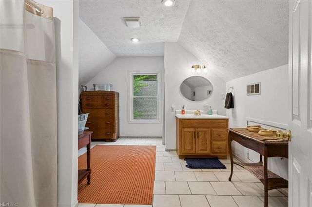 3677 Buckeye LN, Hayes, VA 23072