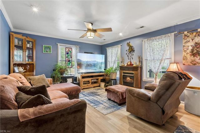 3677 Buckeye LN, Hayes, VA 23072