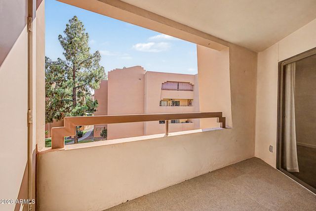 12222 N PARADISE VILLAGE Parkway S 323, Phoenix, AZ 85032