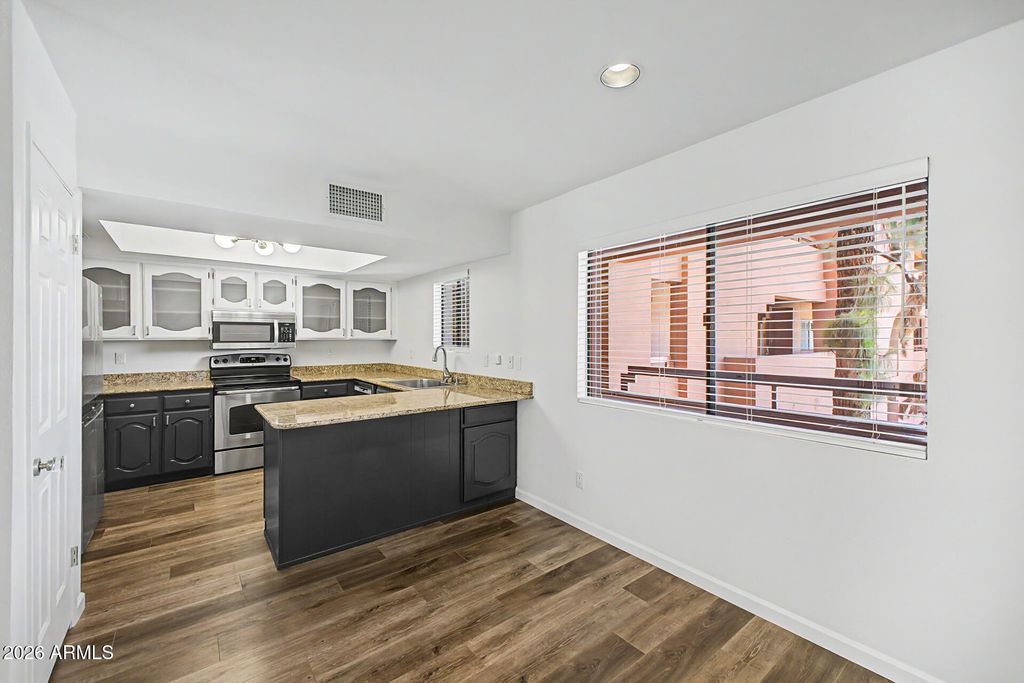 12222 N PARADISE VILLAGE Parkway S 323, Phoenix, AZ 85032