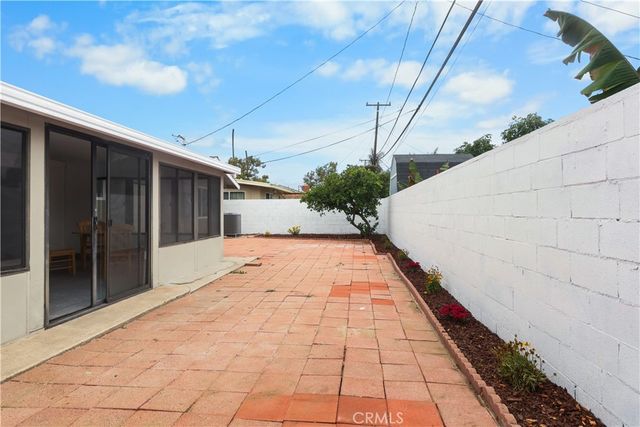 2041 S Pacific, Santa Ana, CA 92704