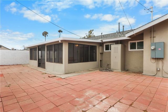 2041 S Pacific, Santa Ana, CA 92704