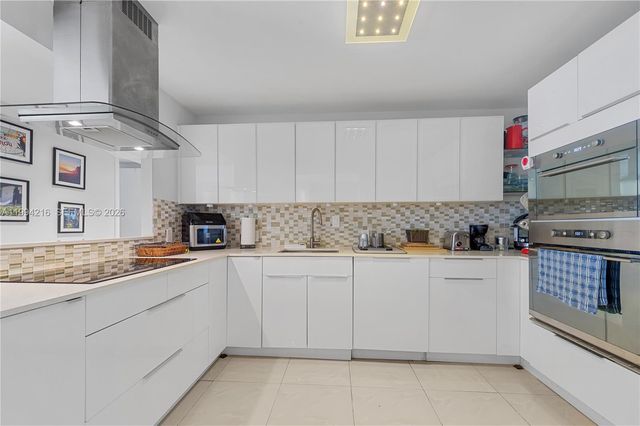 100 Bayview Dr 507, Sunny Isles Beach, FL 33160