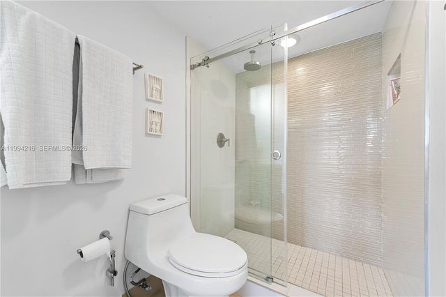 100 Bayview Dr 507, Sunny Isles Beach, FL 33160