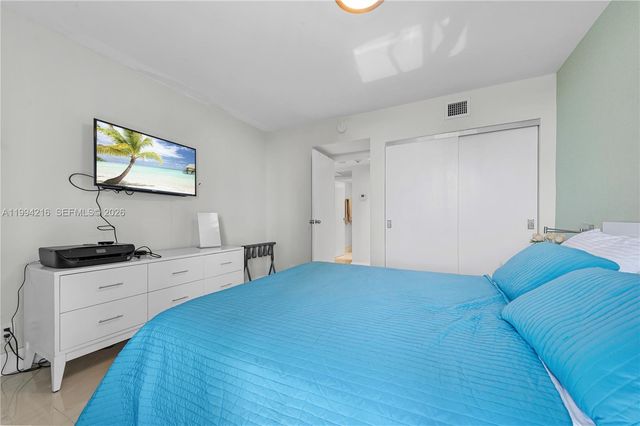 100 Bayview Dr 507, Sunny Isles Beach, FL 33160