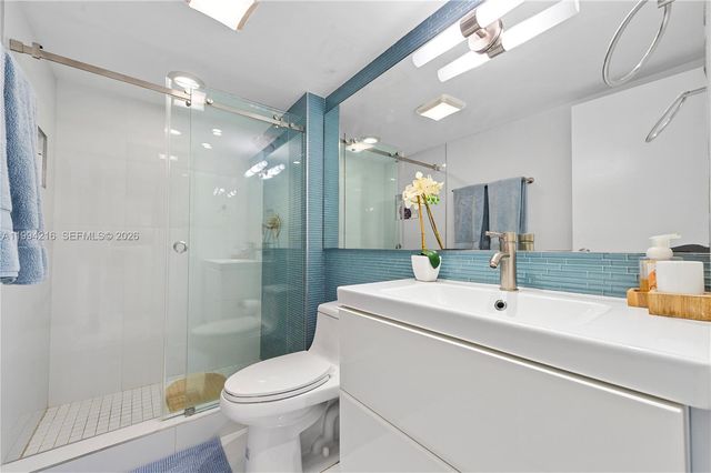 100 Bayview Dr 507, Sunny Isles Beach, FL 33160