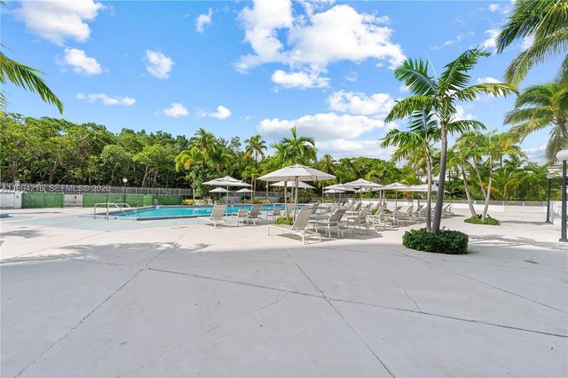 100 Bayview Dr 507, Sunny Isles Beach, FL 33160