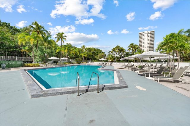 100 Bayview Dr 507, Sunny Isles Beach, FL 33160