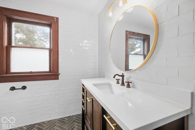 6415 Oaklandon Road, Indianapolis, IN 46236