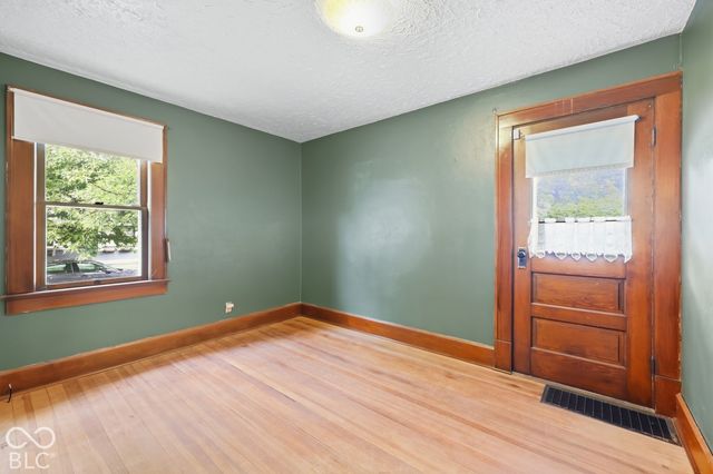 6415 Oaklandon Road, Indianapolis, IN 46236