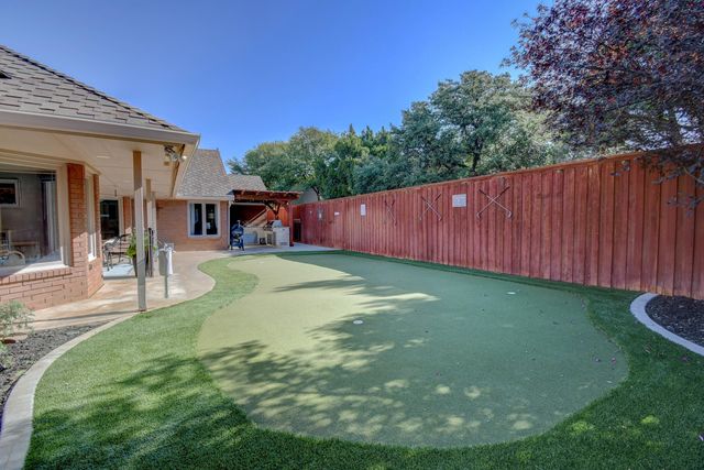 8609 Vicksburg Avenue, Lubbock, TX 79424