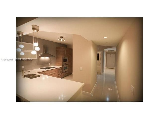 10730 NW 66 ST 303, Miami, FL 33178