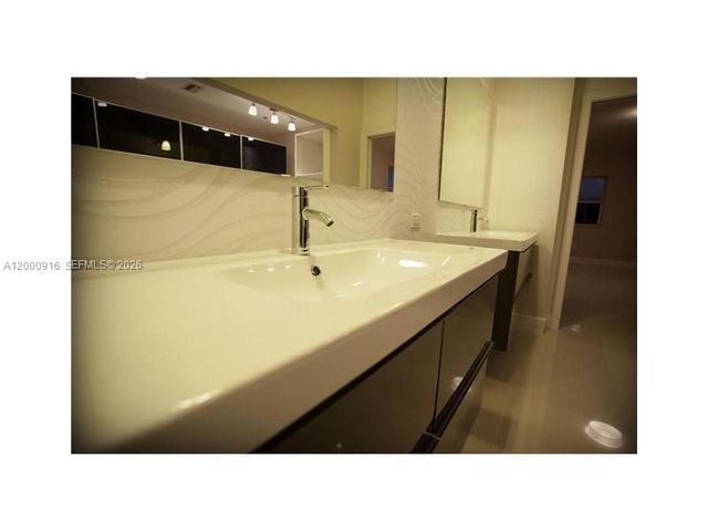 10730 NW 66 ST 303, Miami, FL 33178