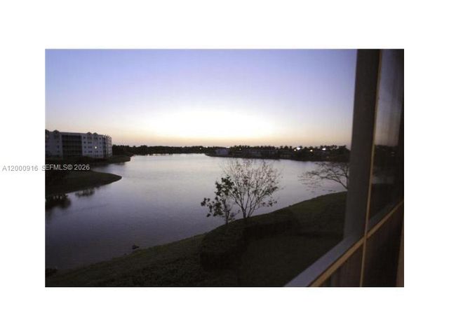 10730 NW 66 ST 303, Miami, FL 33178