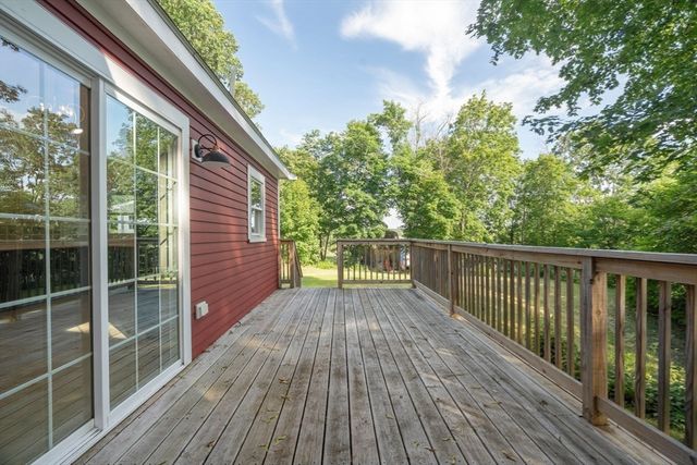 18 Chestnut Hill Rd, Millville, MA 01529