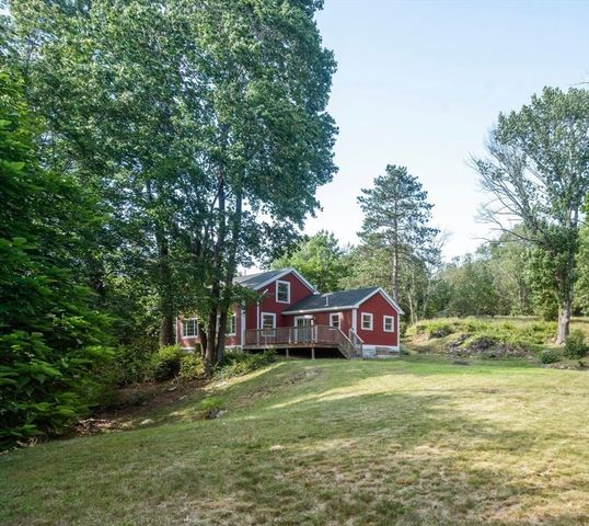 18 Chestnut Hill Rd, Millville, MA 01529
