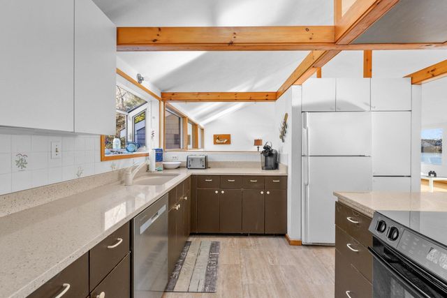 233 Scraggy Neck Road, Cataumet, MA 02534