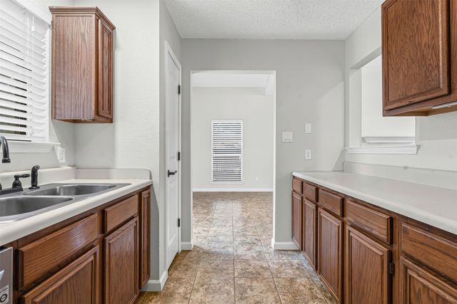 2810 Monthaven Drive, Arlington, TX 76001