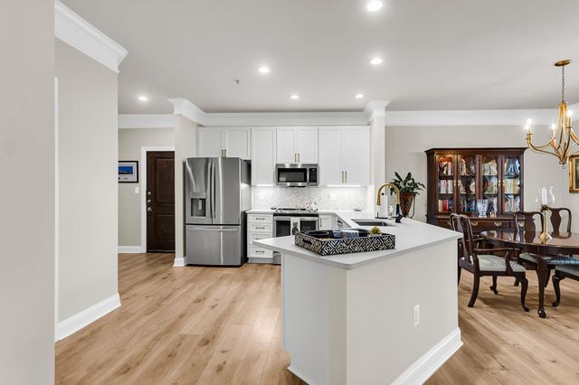 2244 Ashley Crossing Drive 115, Charleston, SC 29414