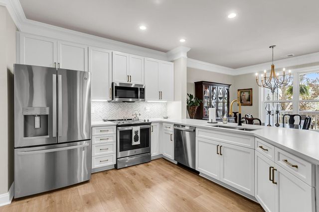 2244 Ashley Crossing Drive 115, Charleston, SC 29414