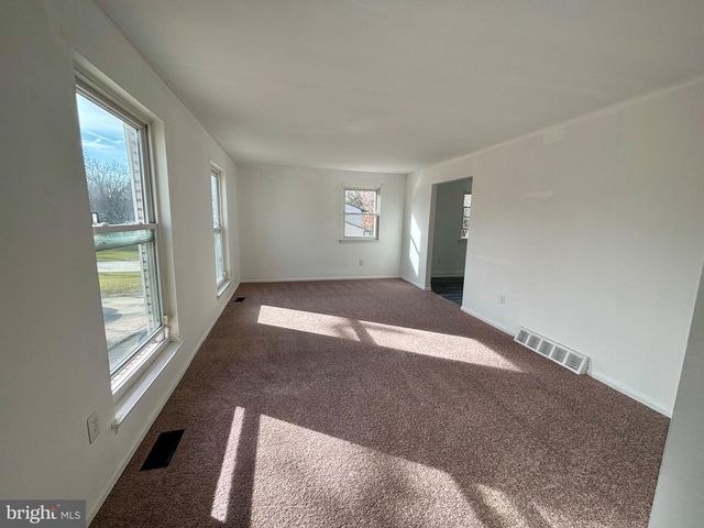 142 OAK PINES BLVD, Pemberton, NJ 08068