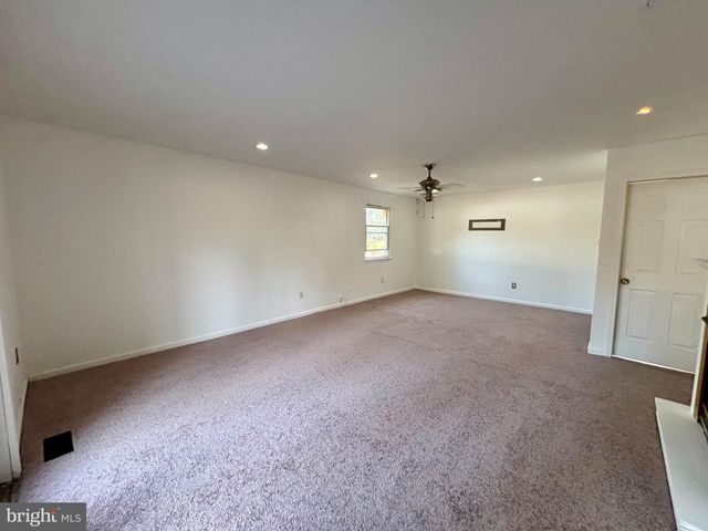 142 OAK PINES BLVD, Pemberton, NJ 08068