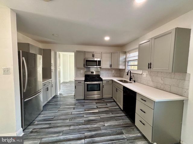 142 OAK PINES BLVD, Pemberton, NJ 08068