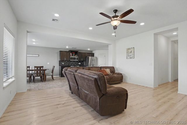 7209 S Hemlock Avenue, Broken Arrow, OK 74011