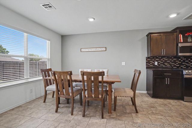 7209 S Hemlock Avenue, Broken Arrow, OK 74011