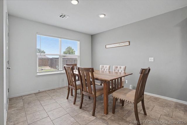 7209 S Hemlock Avenue, Broken Arrow, OK 74011