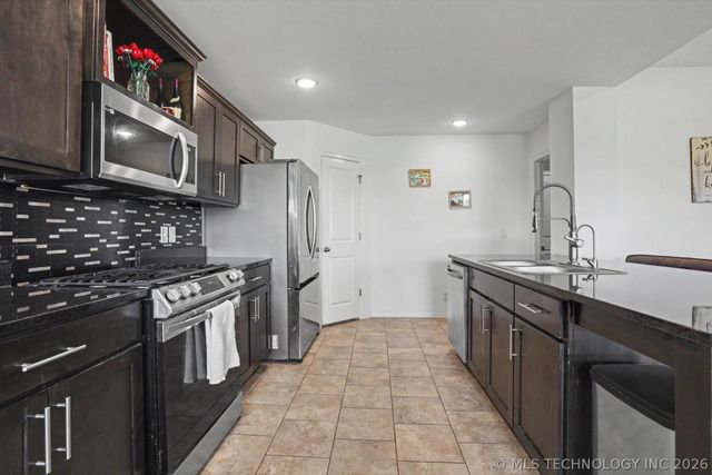 7209 S Hemlock Avenue, Broken Arrow, OK 74011