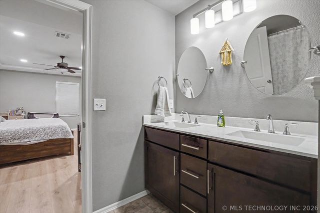 7209 S Hemlock Avenue, Broken Arrow, OK 74011