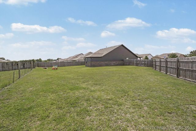 7209 S Hemlock Avenue, Broken Arrow, OK 74011