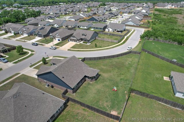 7209 S Hemlock Avenue, Broken Arrow, OK 74011