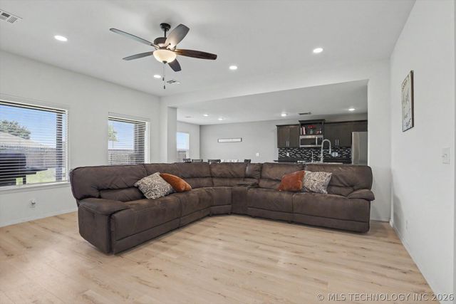 7209 S Hemlock Avenue, Broken Arrow, OK 74011