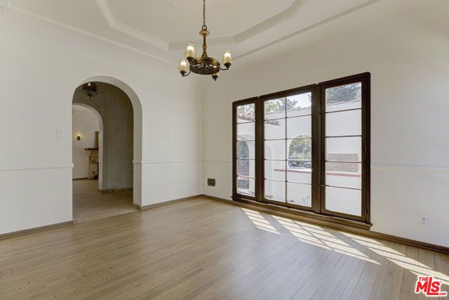2401 E Glenoaks Boulevard, Glendale, CA 91206