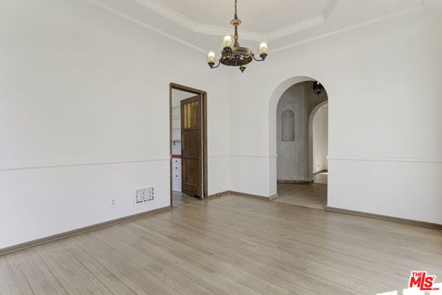 2401 E Glenoaks Boulevard, Glendale, CA 91206
