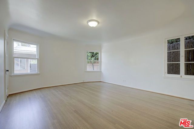 2401 E Glenoaks Boulevard, Glendale, CA 91206