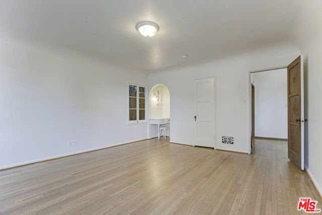 2401 E Glenoaks Boulevard, Glendale, CA 91206