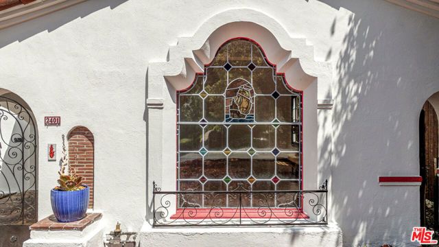 2401 E Glenoaks Boulevard, Glendale, CA 91206