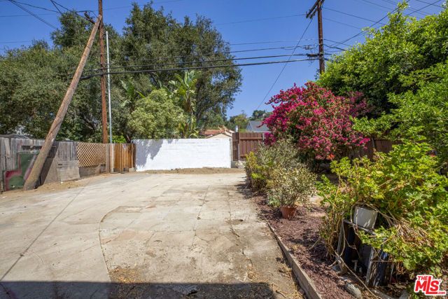 2401 E Glenoaks Boulevard, Glendale, CA 91206