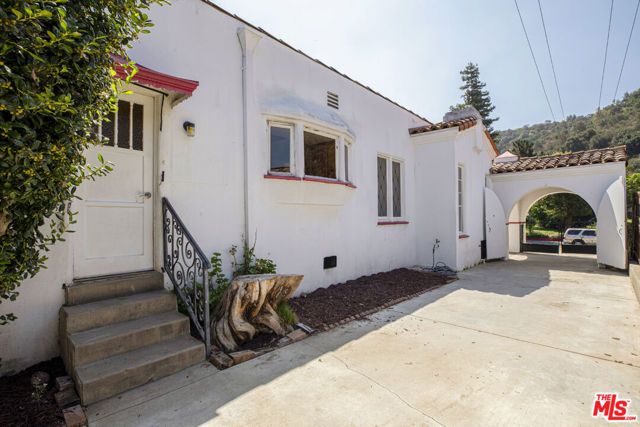 2401 E Glenoaks Boulevard, Glendale, CA 91206