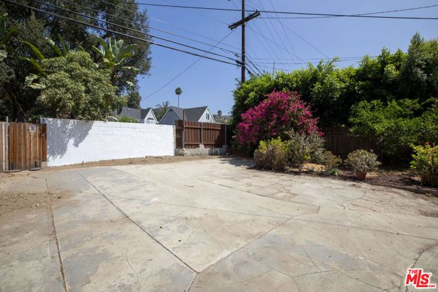 2401 E Glenoaks Boulevard, Glendale, CA 91206