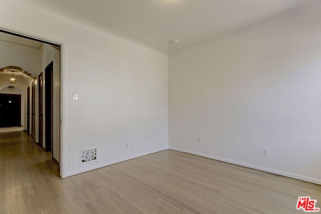 2401 E Glenoaks Boulevard, Glendale, CA 91206